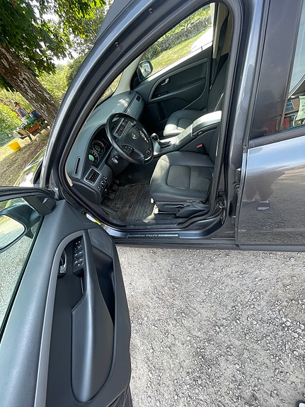 Volvo V70 8 of 13