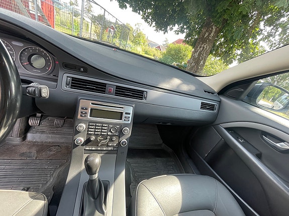 Volvo V70 11 of 13