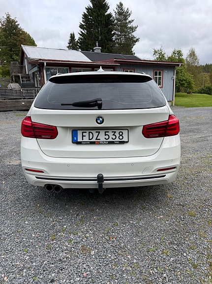 BMW 320d 2 of 4
