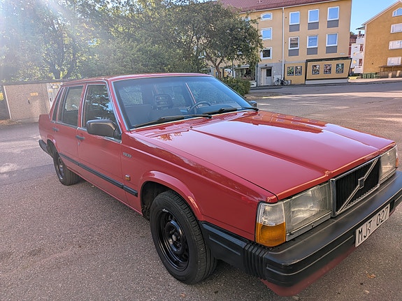 Volvo 740 2 of 7