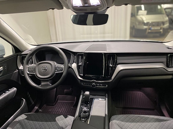 Volvo XC60 2 of 20