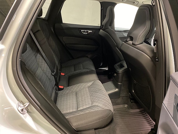 Volvo XC60 13 of 20