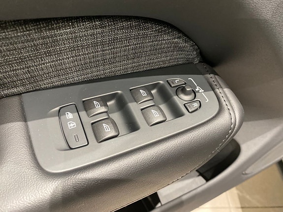 Volvo XC60 12 of 20