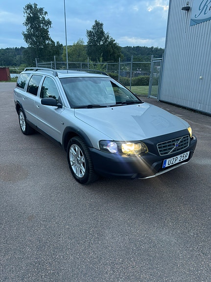 Volvo XC70 2 of 5