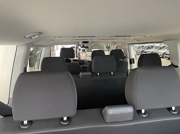 Volkswagen Caravelle 10 of 21