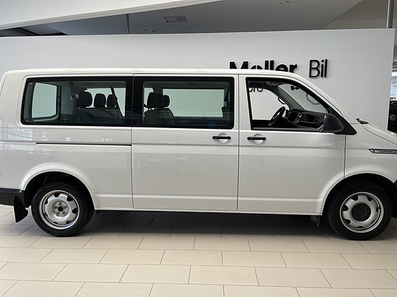 Volkswagen Caravelle 7 of 21