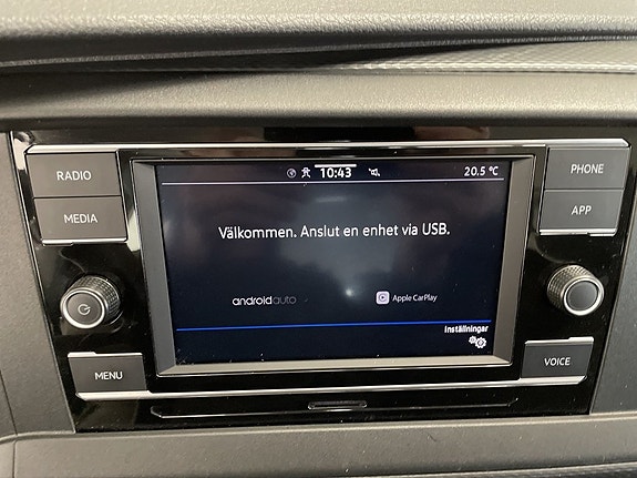 Volkswagen Caravelle 18 of 21
