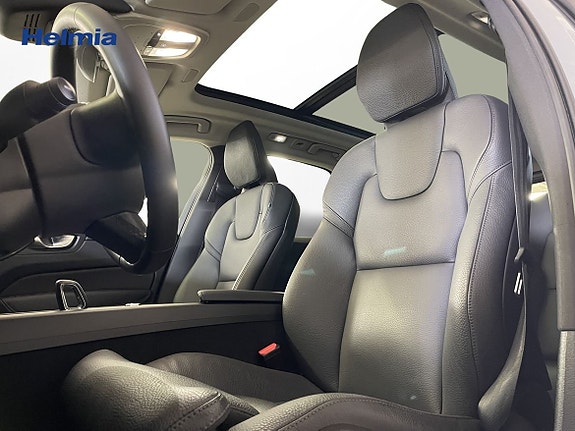 Volvo XC60 11 of 18