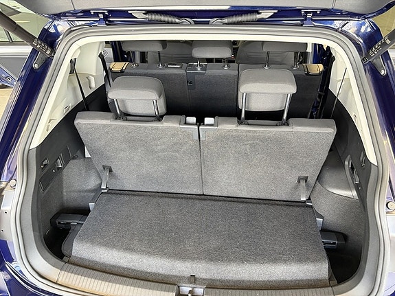 Volkswagen Tiguan Allspace 16 of 18