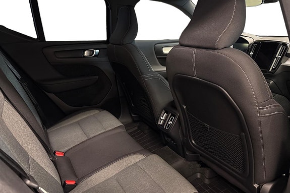 Volvo XC40 11 of 21