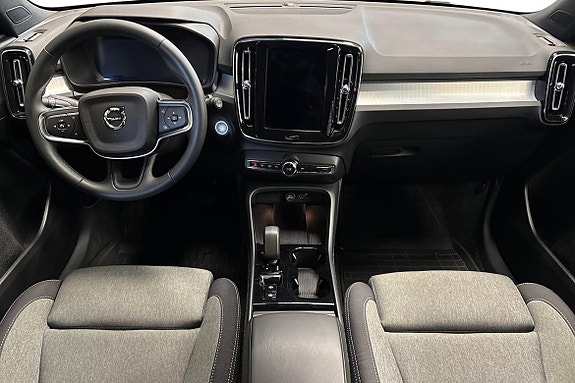 Volvo XC40 9 of 21