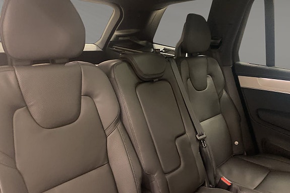 Volvo XC90 11 of 16