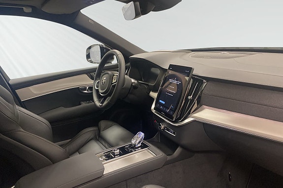 Volvo XC90 10 of 16