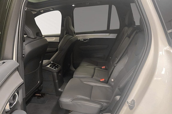 Volvo XC90 8 of 16