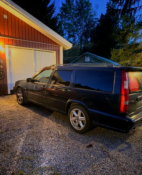 Volvo V70 3 of 7