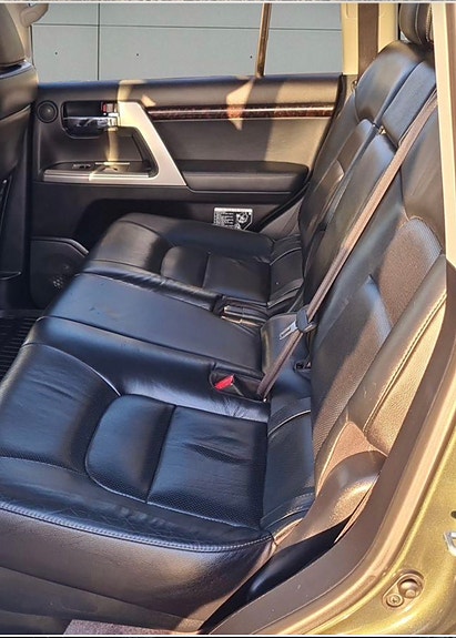 Toyota Land Cruiser 3 of 10
