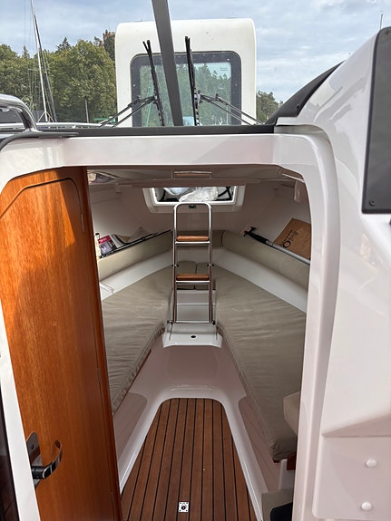 Aquador 25 DC All Inclusive – MerCruiser 4.5L 250 hk SeaCore – höstpris 8 of 8