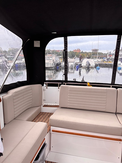 Aquador 25 DC All Inclusive – MerCruiser 4.5L 250 hk SeaCore – höstpris 5 of 8