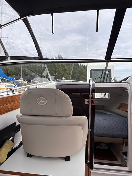 Aquador 25 DC All Inclusive – MerCruiser 4.5L 250 hk SeaCore – höstpris 6 of 8