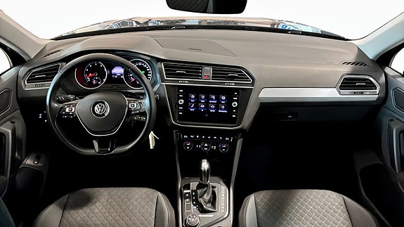 Volkswagen Tiguan 4 of 12