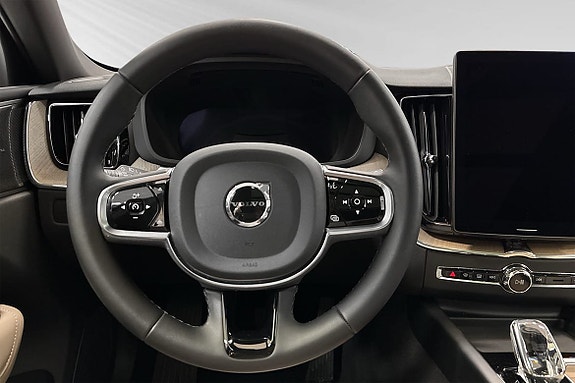 Volvo XC60 11 of 24