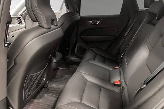 Volvo XC60 8 of 19