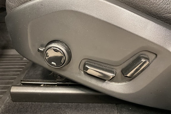 Volvo XC60 14 of 19