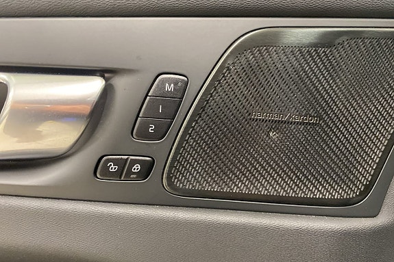 Volvo XC60 13 of 19