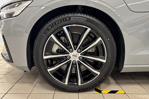 Volvo V60 10 of 22