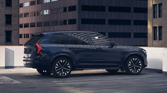 Volvo XC90 11 of 30