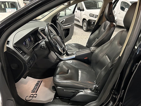 Volvo XC60 12 of 22