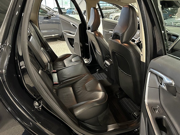 Volvo XC60 17 of 22