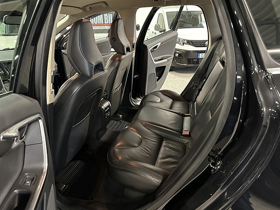 Volvo XC60 15 of 22