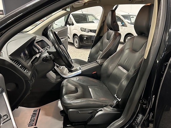 Volvo XC60 14 of 22