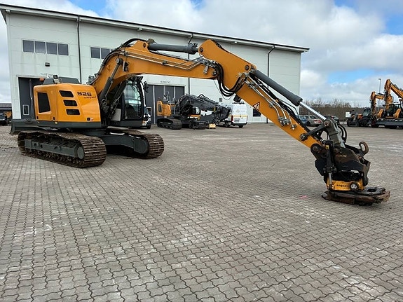 Liebherr R 926 Compact 2 of 6