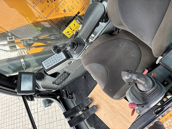 Liebherr R 926 Compact 6 of 6