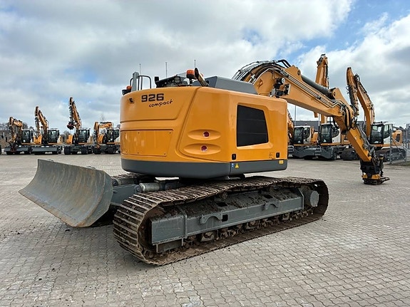 Liebherr R 926 Compact 3 of 6