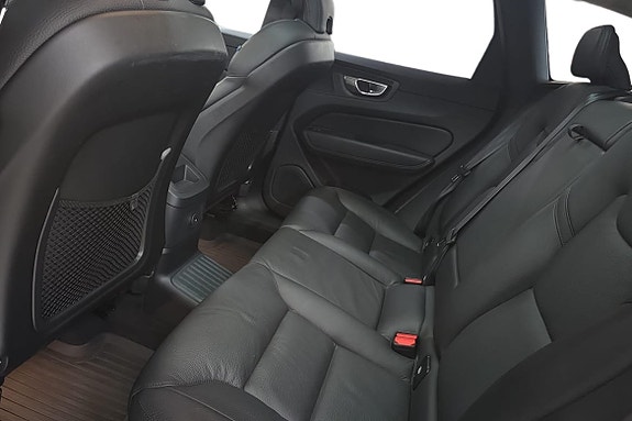 Volvo XC60 13 of 25