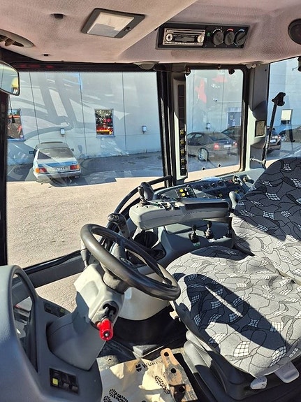 Valtra M 120 5 of 10