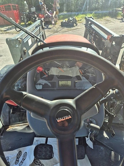 Valtra M 120 7 of 10