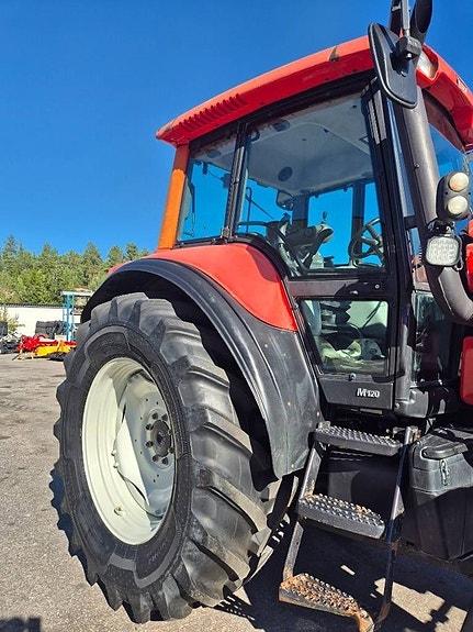 Valtra M 120 3 of 10