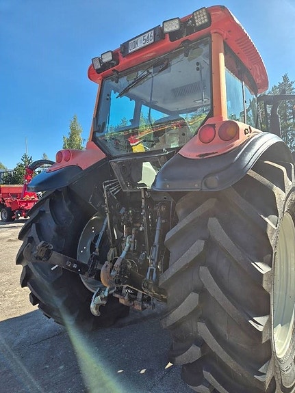 Valtra M 120 4 of 10