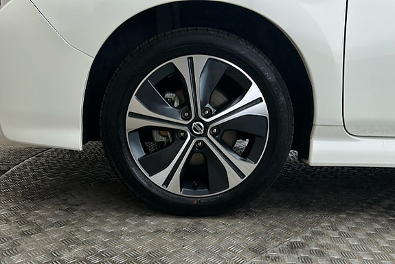 Nissan Leaf 12 of 22