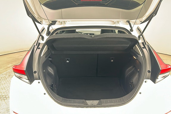 Nissan Leaf 14 of 22