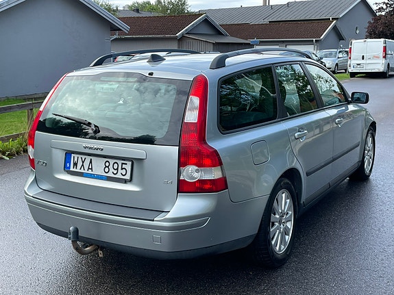 Volvo V50 3 of 7
