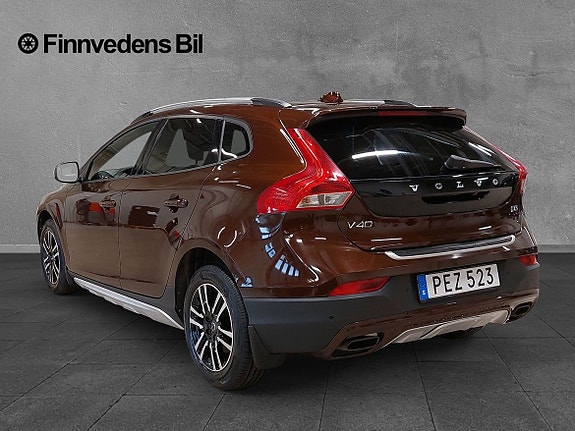 Volvo V40 Cross Country 3 of 7