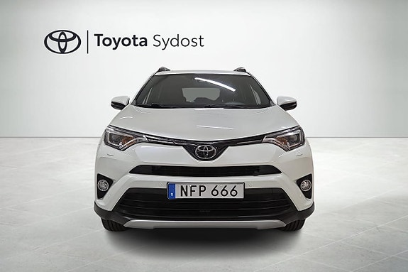 Toyota RAV4 6 of 19