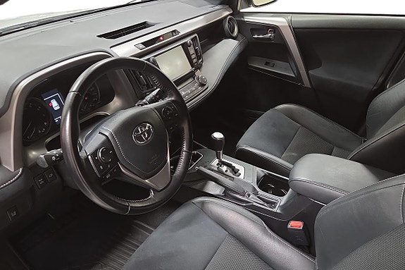 Toyota RAV4 12 of 19