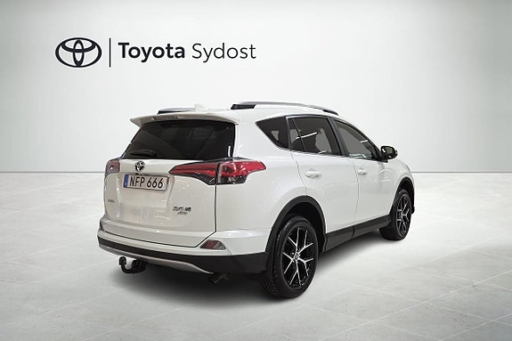 Toyota RAV4 3 of 19