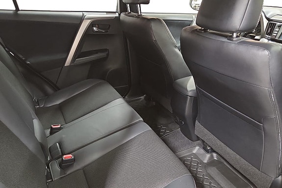 Toyota RAV4 8 of 19